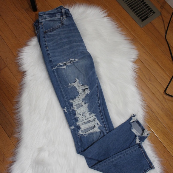 American Eagle, distressed -  Curvy Hi-Rise Jegging - Next Level Stretch - Picture 3 of 8